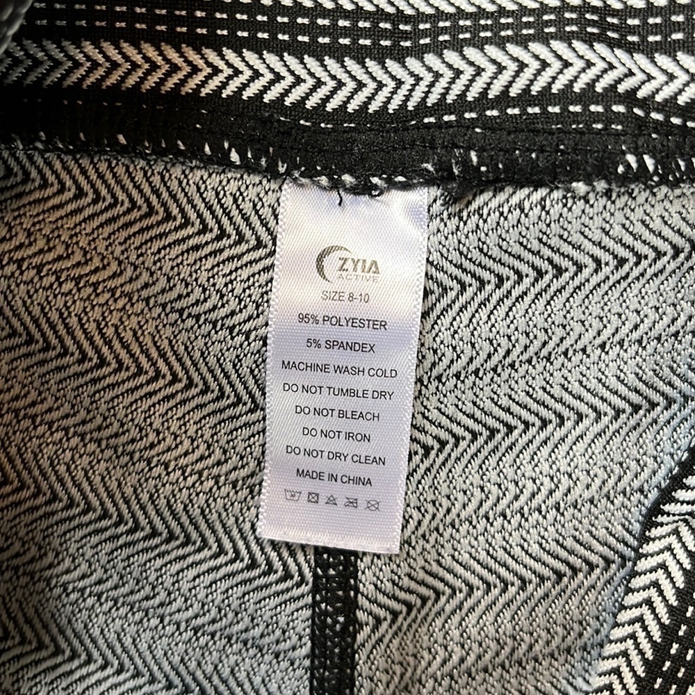 Zyia Active Aztec Adrenaline Black Striped 7/8 Leggings - Picture 6 of 11